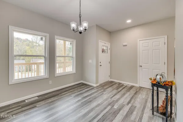 $299,900 | 215 Brighton Place, Bristol, TN 37620