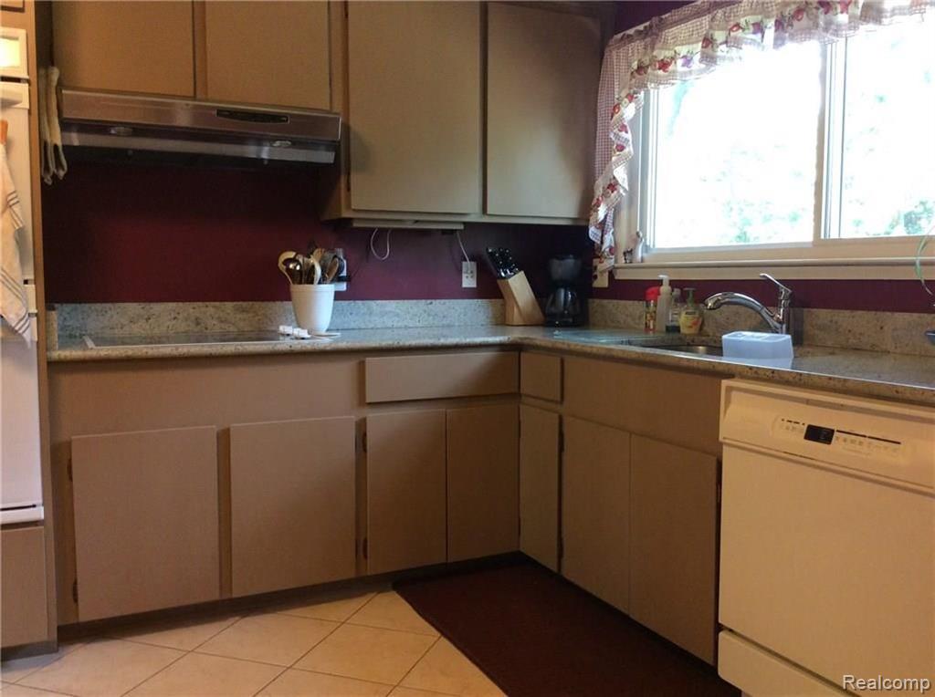 28369 Westerleigh Road Farmington Hills, MI 48334 - Photo 6 of 16