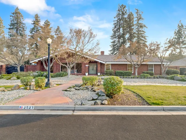 $728,000 | 2527 West San Madele Avenue, Fresno, CA 93711