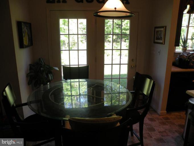 9814 Farm Pond Road Laurel, MD 20708 - Photo 5 of 25 Breakfast Area