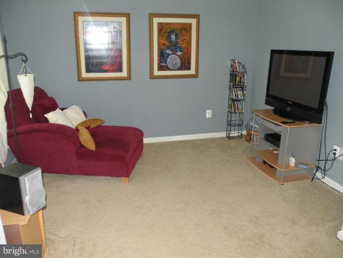 9814 Farm Pond Road Laurel, MD 20708 - Photo 7 of 25 Family Room