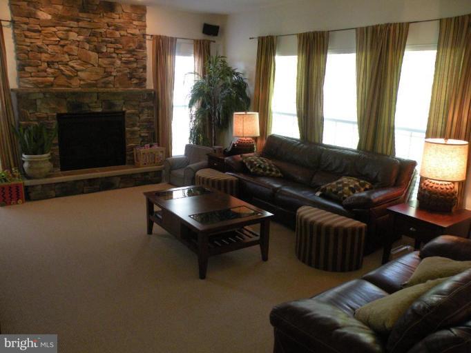 9814 Farm Pond Road Laurel, MD 20708 - Photo 8 of 25 Living Room