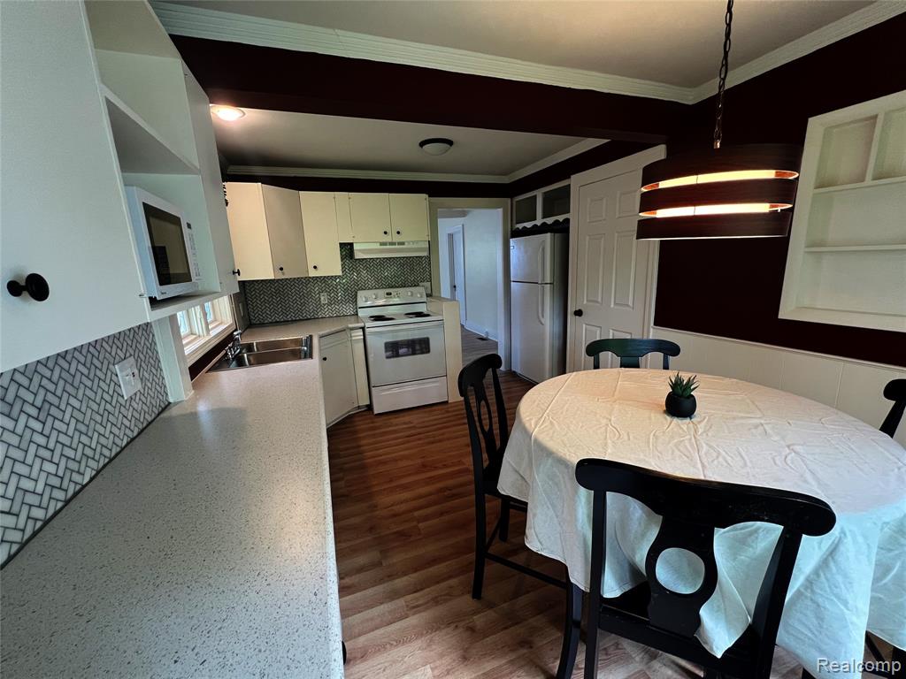 2613 Flushing Road Flint, MI 48504 - Photo 13 of 33