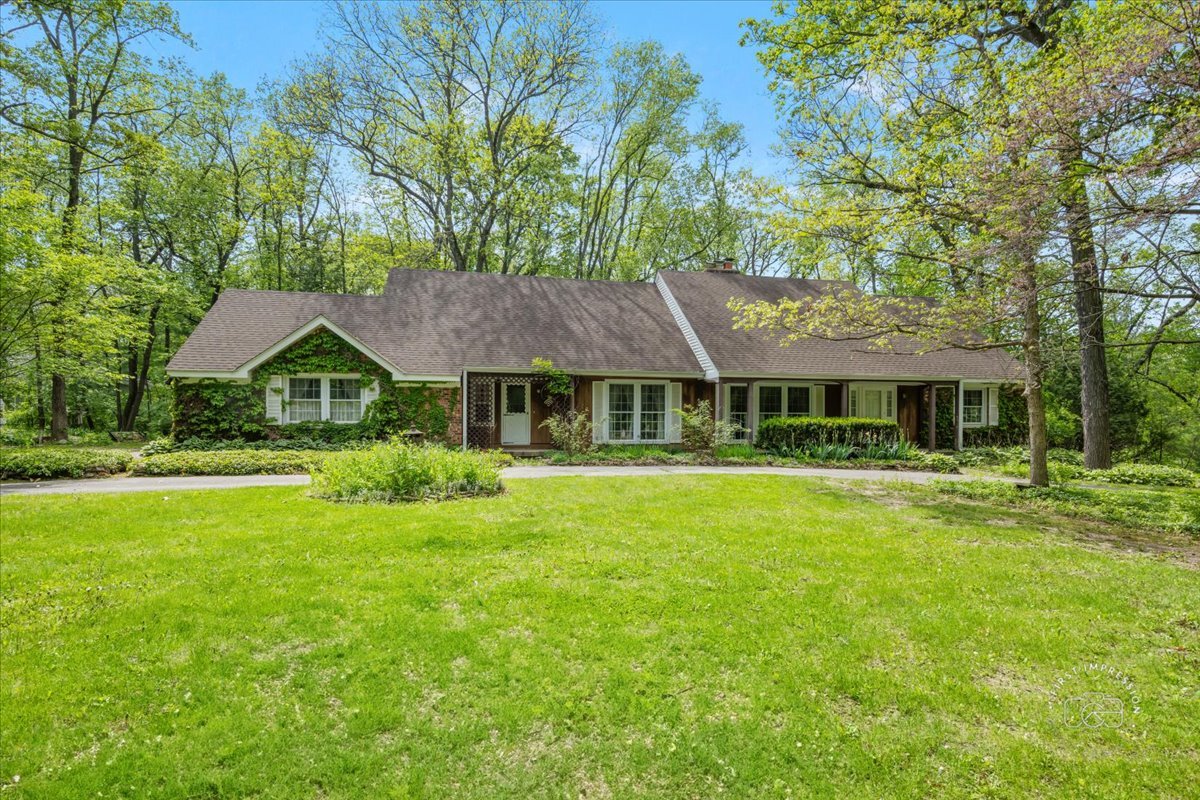 6N400 Old Homestead Road St. Charles, IL 60175 - Photo 1 of 32 a front view of a house with a garden