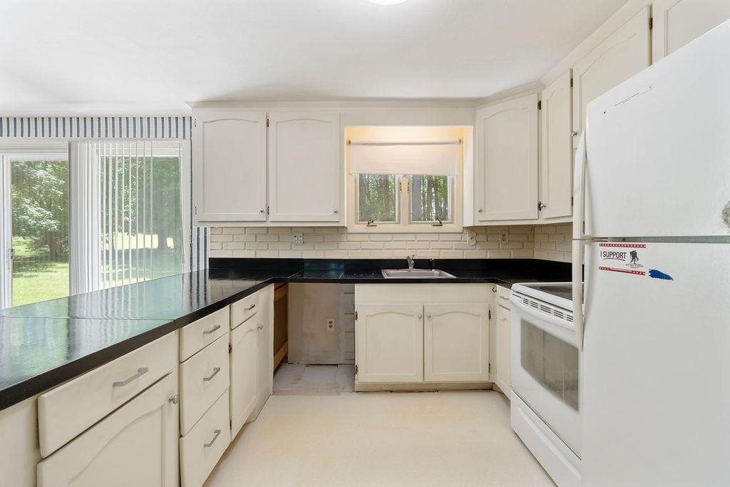 66 Post Road North Hampton, NH 03862 - Photo 5 of 36