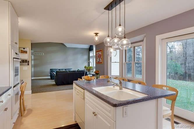 149 Whims Lane Rochester, MI 48306 - Photo 12 of 30 149 Whims Lane Oakland-small-017-10-149 Whims17FULL-666x444-72dpi.jpg