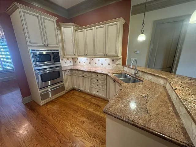 an empty room with walk in closet and wooden roof
