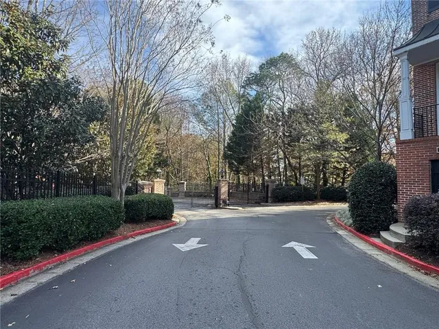 $3,300 | 1027 Pearl Point Northeast, Sandy Springs, GA 30328