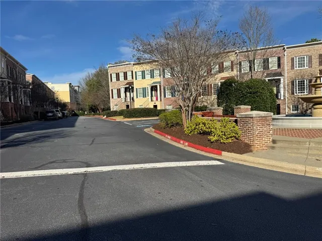 $3,300 | 1027 Pearl Point Northeast, Sandy Springs, GA 30328