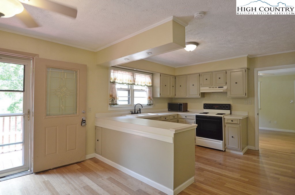 370 Homespun Hills Road Boone, NC 28607 - Photo 5 of 26 Gallery Image 5