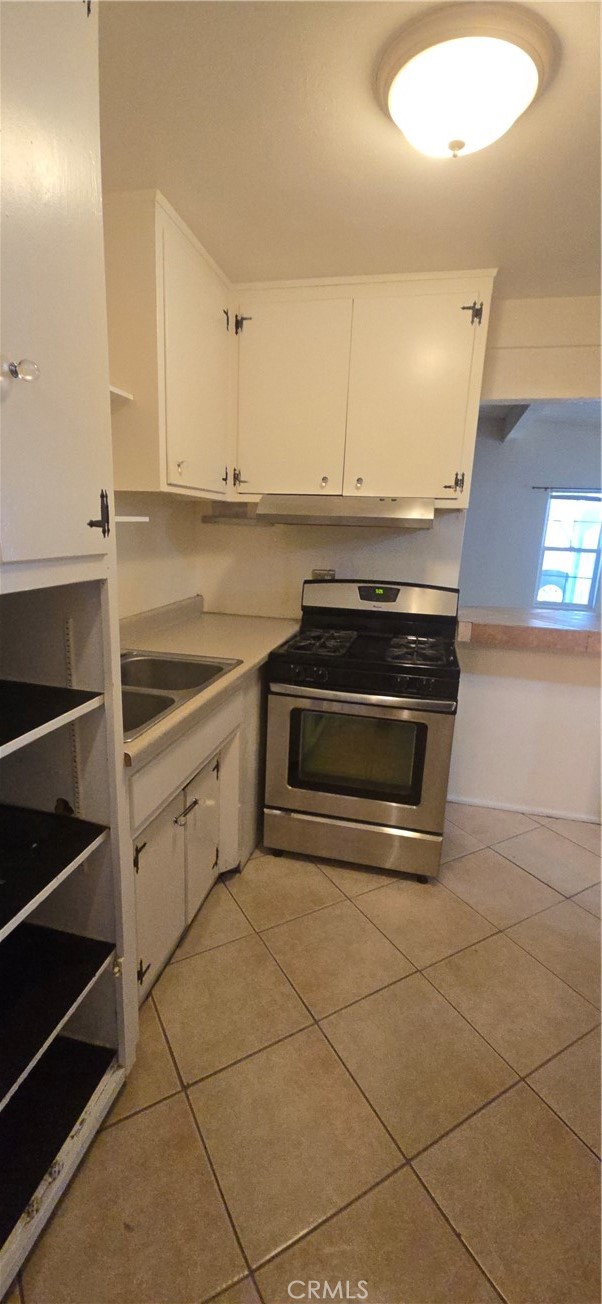 44470 San Pablo Avenue Palm Desert, CA 92260 - Photo 6 of 17 a kitchen with a stove and a cabinet
