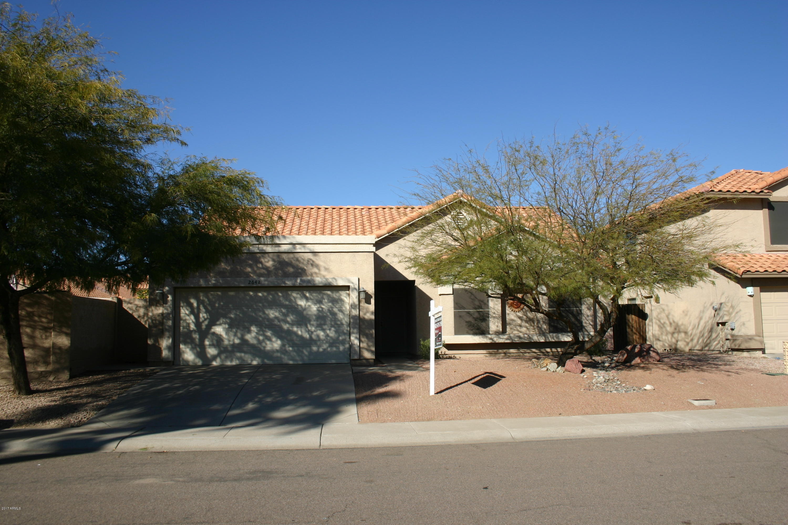 2642 East Rockledge Road Phoenix, AZ 85048 - Photo 2 of 26 2017-01-26 15.12.57