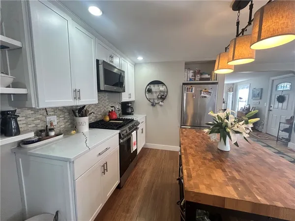 $3,600 | 84 Kay Boulevard, Newport, RI 02840