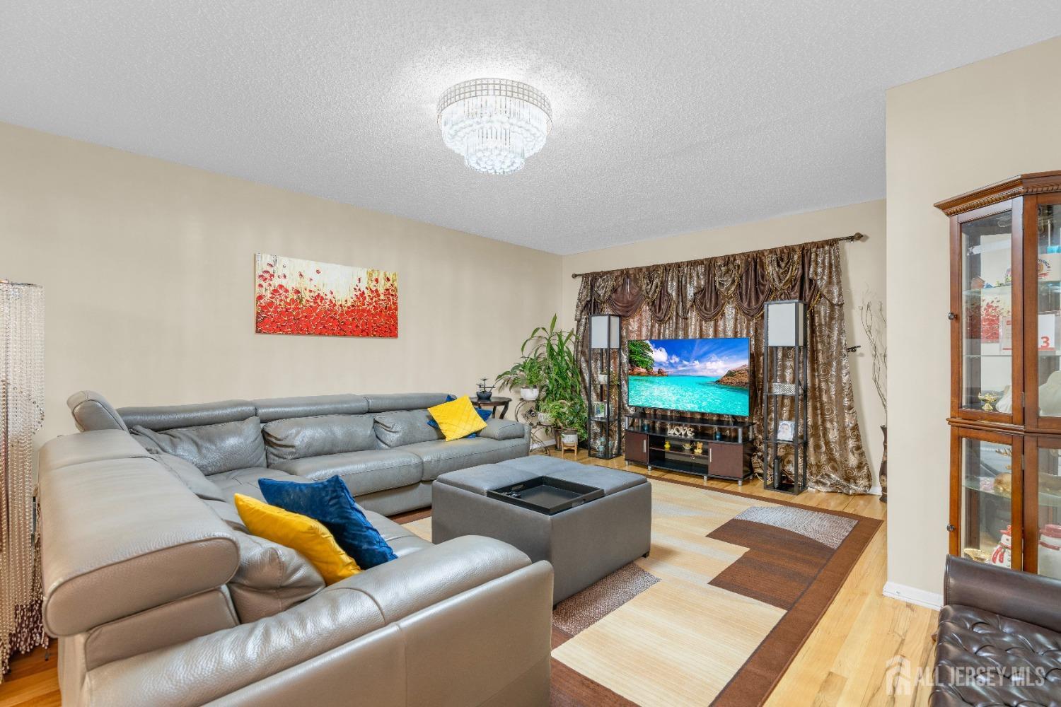 4903 Hana Road Edison, NJ 08817 - Photo 3 of 33