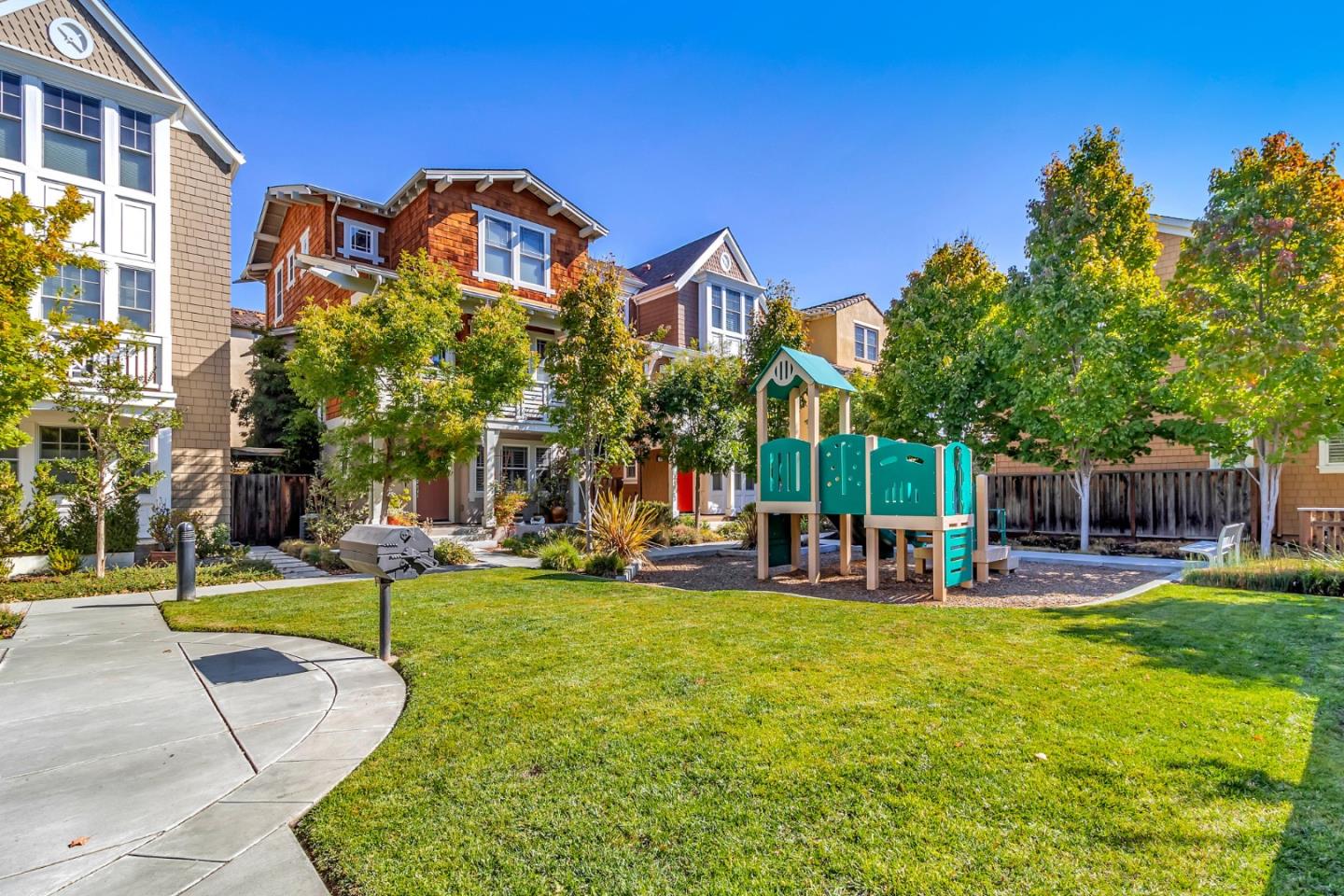 301 Pine Way Mountain View, CA 94041 - Photo 19 of 20 a view of a house with swimming pool and sitting area