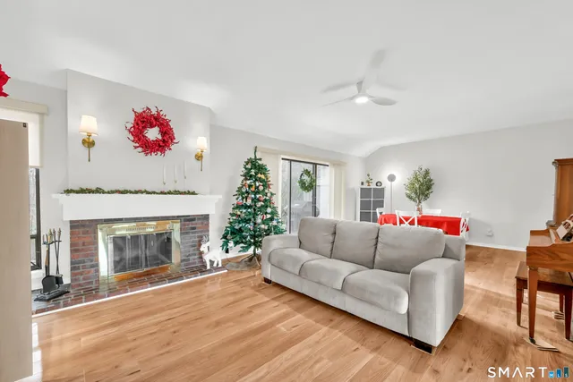 $329,000 | 98 Heritage Village, Unit A, Southbury, CT 06488