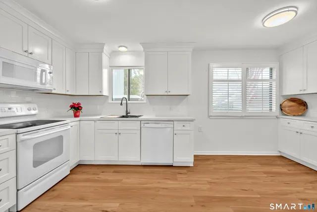 $329,000 | 98 Heritage Village, Unit A, Southbury, CT 06488