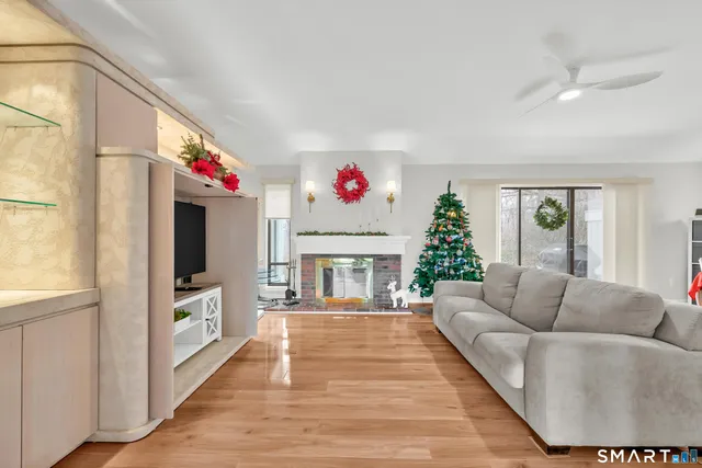 $329,000 | 98 Heritage Village, Unit A, Southbury, CT 06488