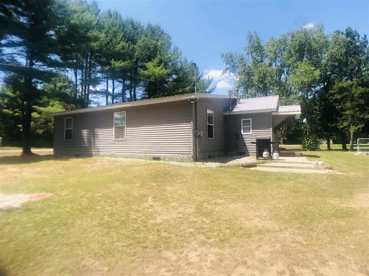 988 North Coleman Road Shepherd, MI 48883 - Photo 24 of 26 1889796-25.JPG