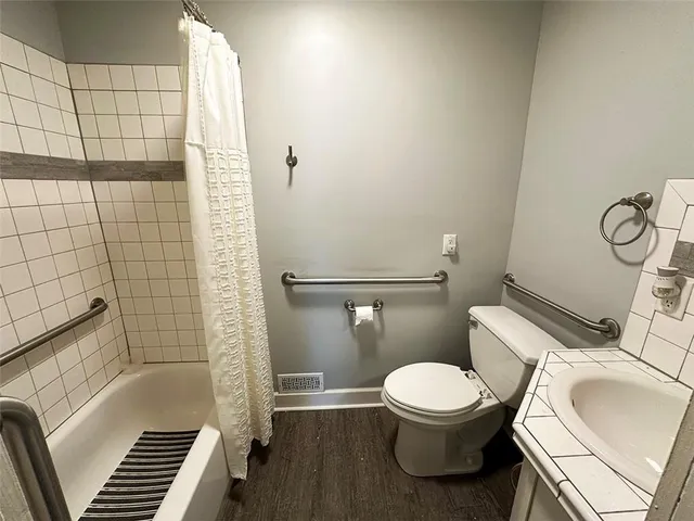 $128,900 | 549 South Cedar Avenue, Independence, MO 64053