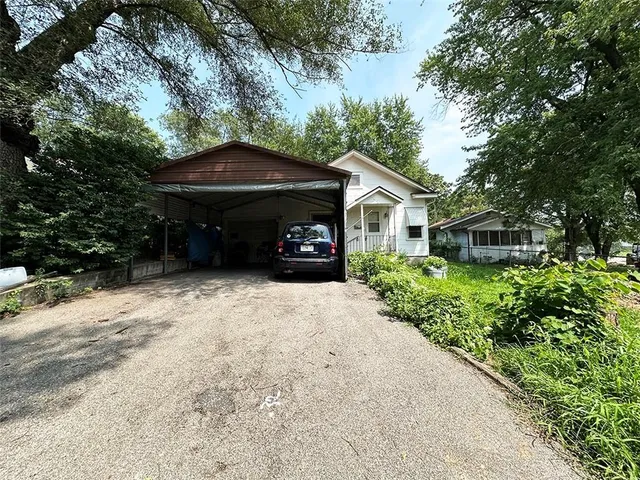 $128,900 | 549 South Cedar Avenue, Independence, MO 64053