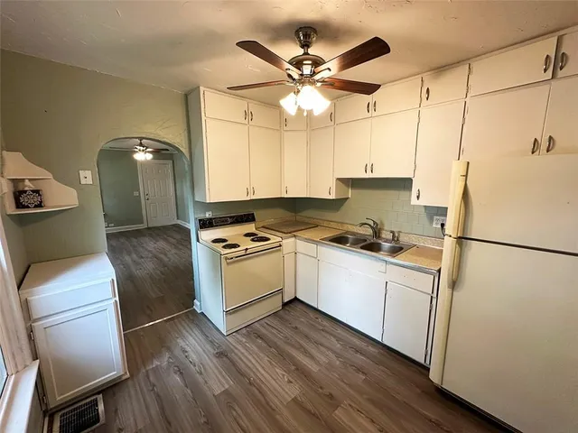 $128,900 | 549 South Cedar Avenue, Independence, MO 64053