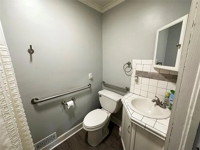 $128,900 | 549 South Cedar Avenue, Independence, MO 64053