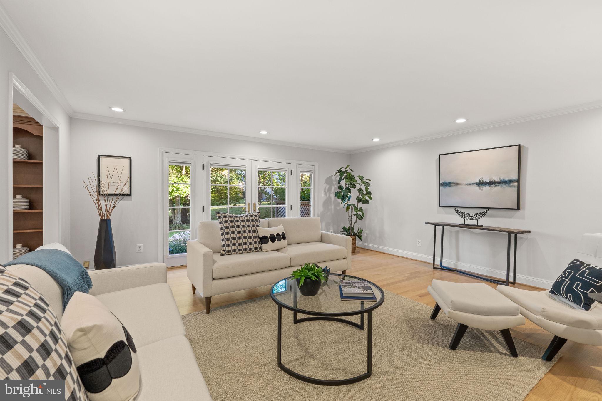 825 Ridge Drive McLean, VA 22101 - Photo 11 of 65 expansive family rm opens to rear gardens & patio