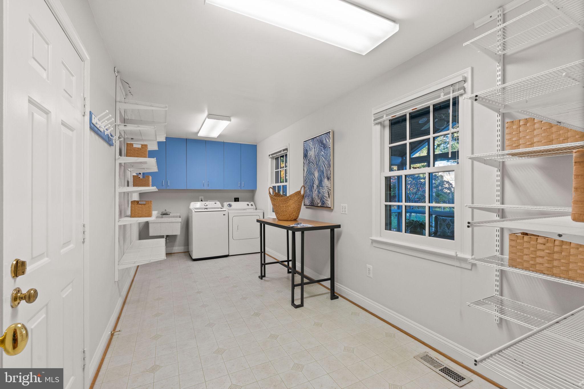 825 Ridge Drive McLean, VA 22101 - Photo 25 of 65 mud rm/ laundry rm