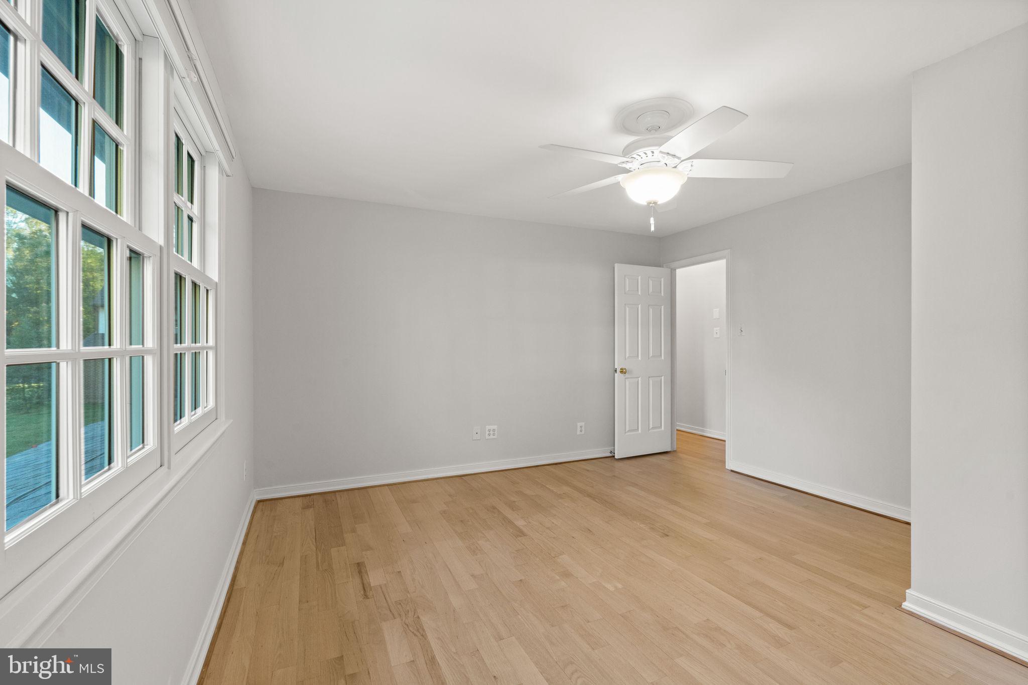825 Ridge Drive McLean, VA 22101 - Photo 38 of 65 4th bedroom