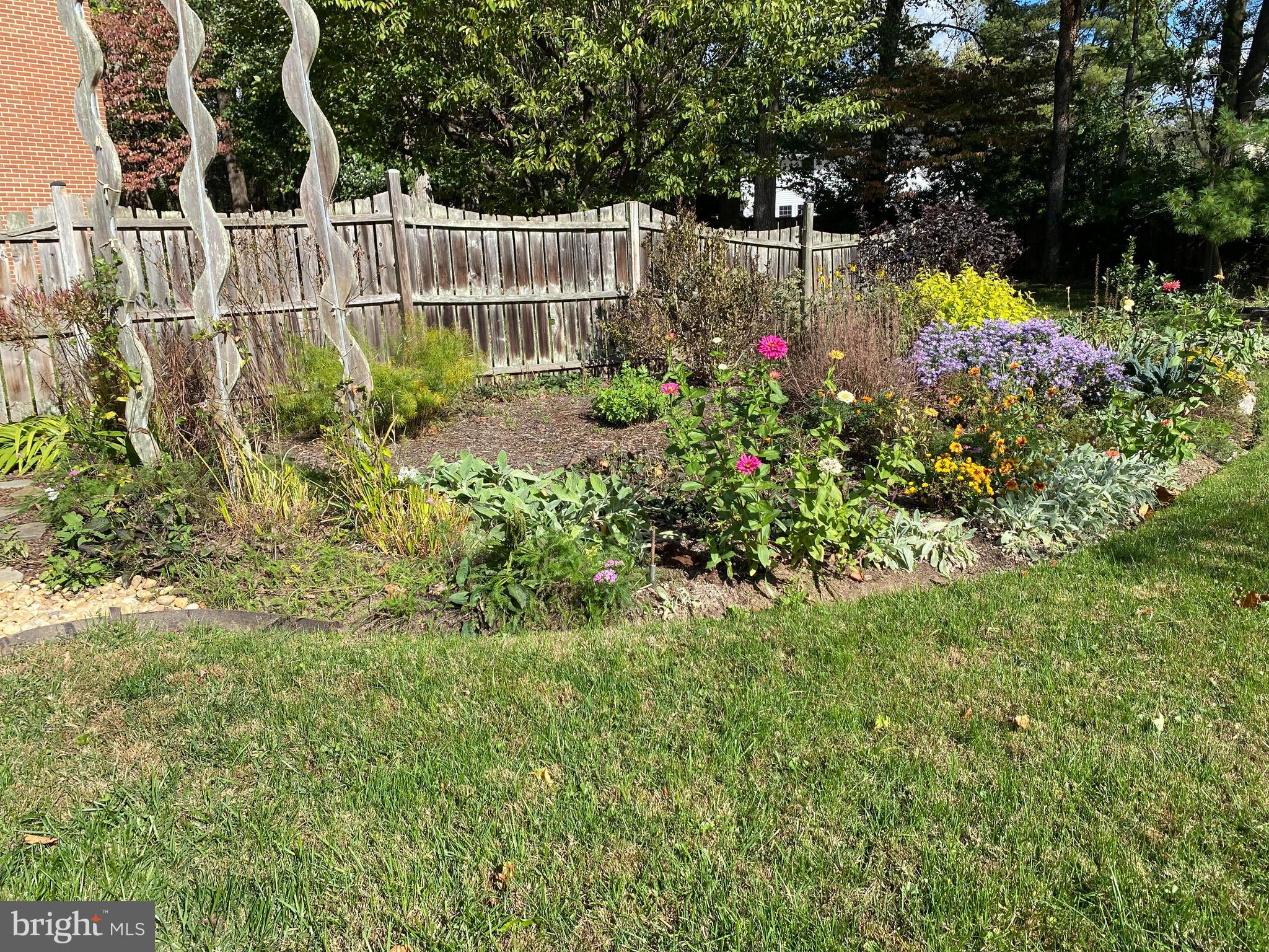 825 Ridge Drive McLean, VA 22101 - Photo 48 of 65 side gardens