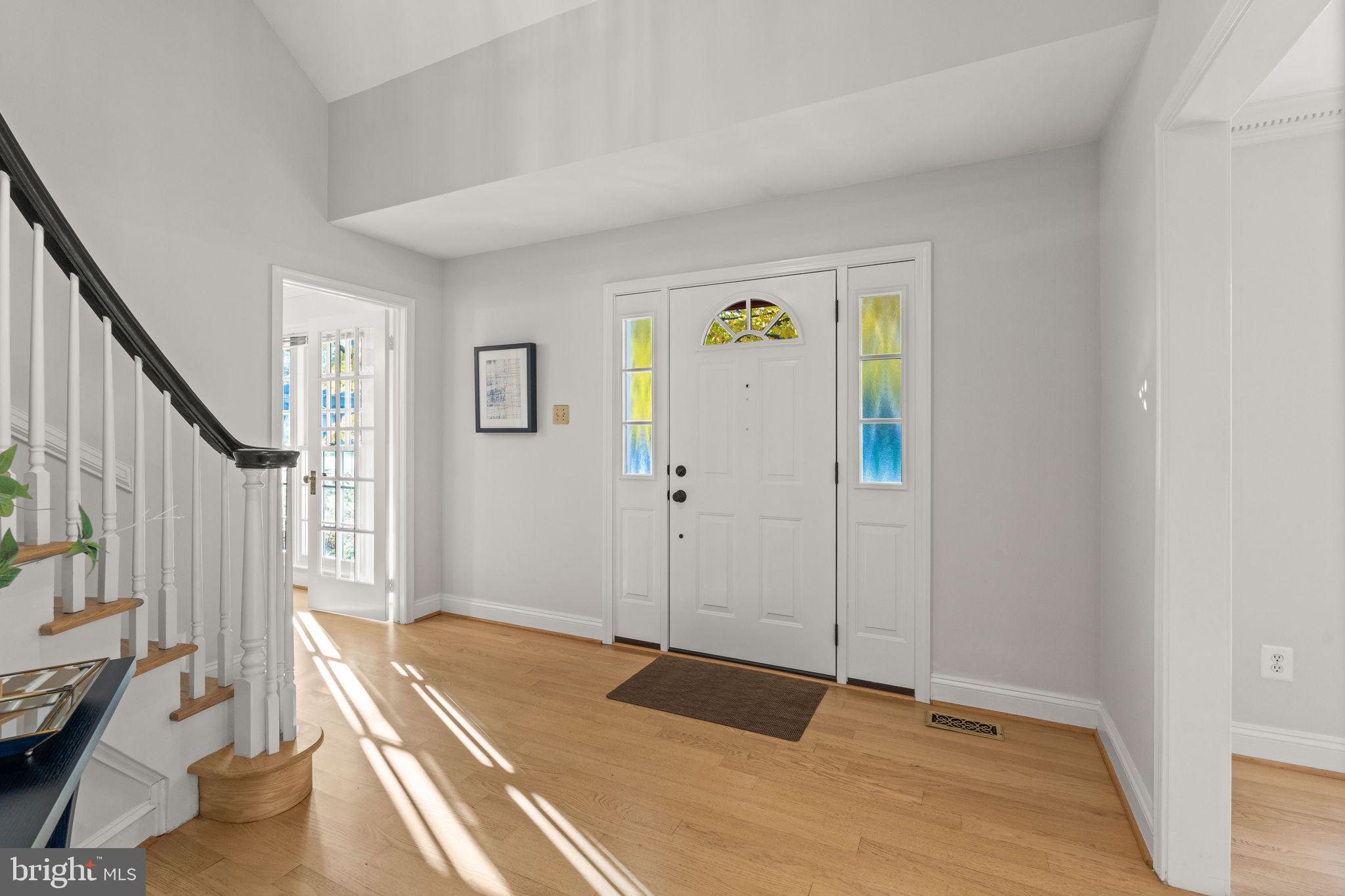 825 Ridge Drive McLean, VA 22101 - Photo 5 of 65 foyer