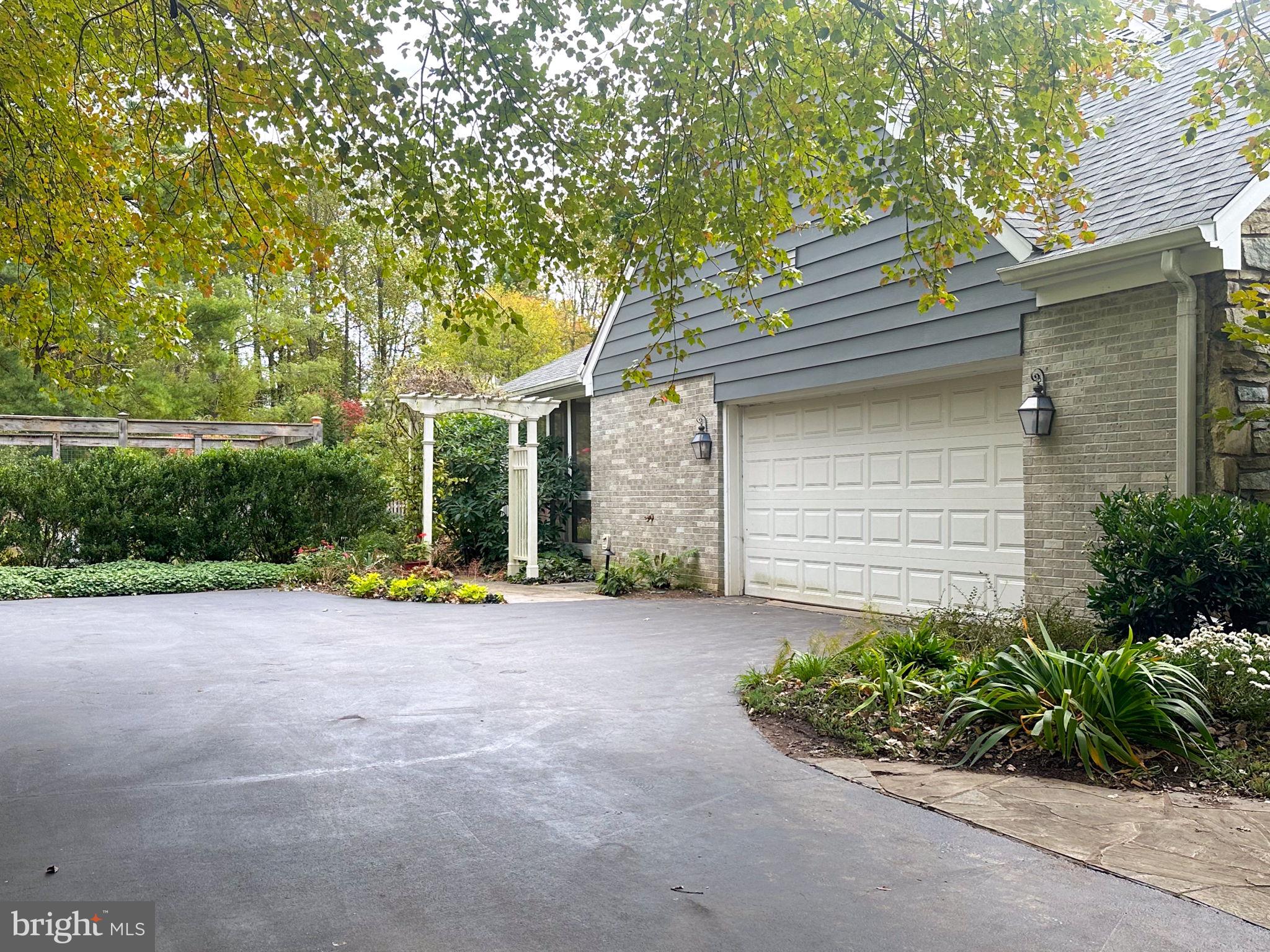 825 Ridge Drive McLean, VA 22101 - Photo 54 of 65 2 car side load garage