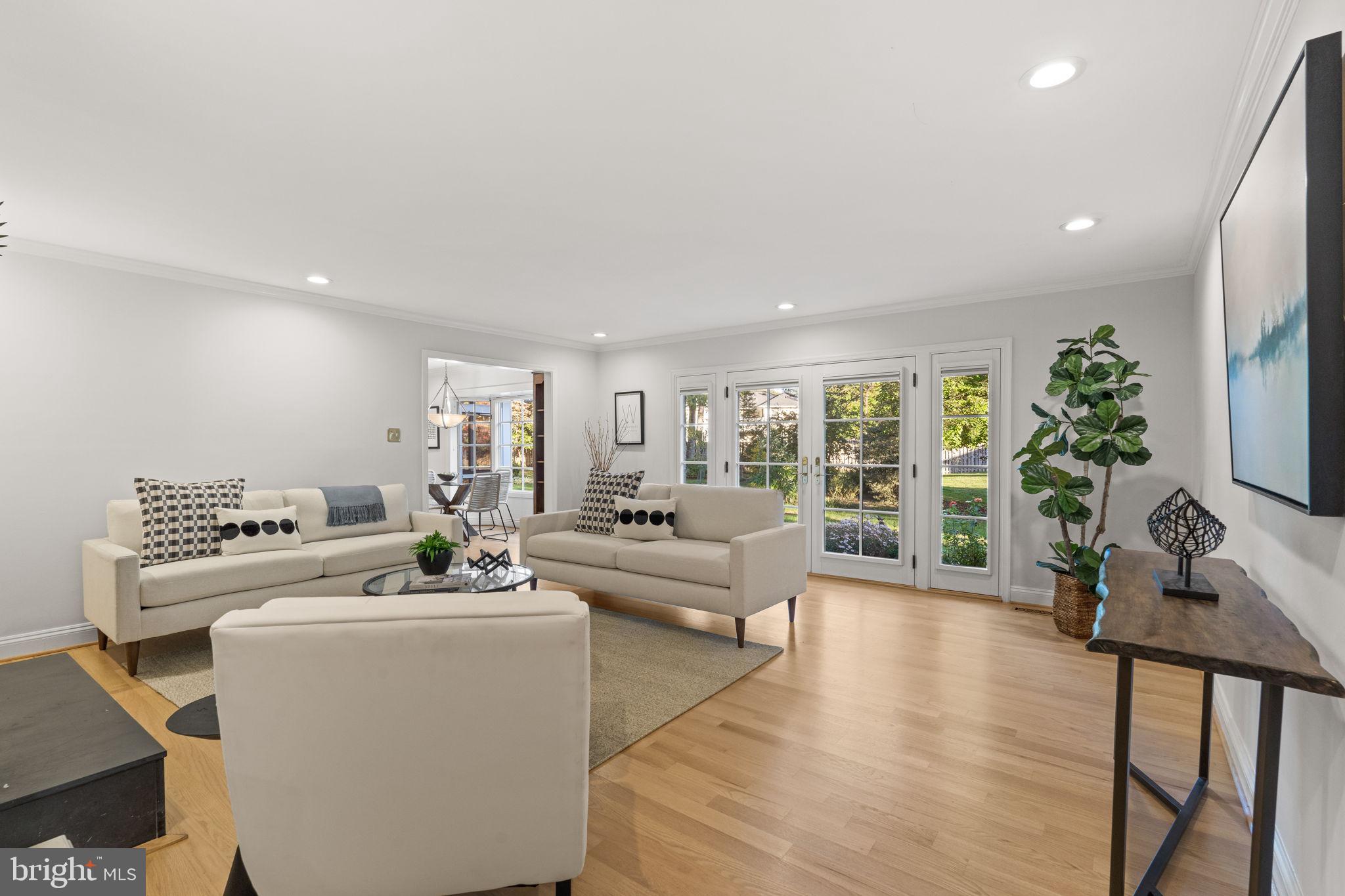 825 Ridge Drive McLean, VA 22101 - Photo 10 of 65 expansive family rm