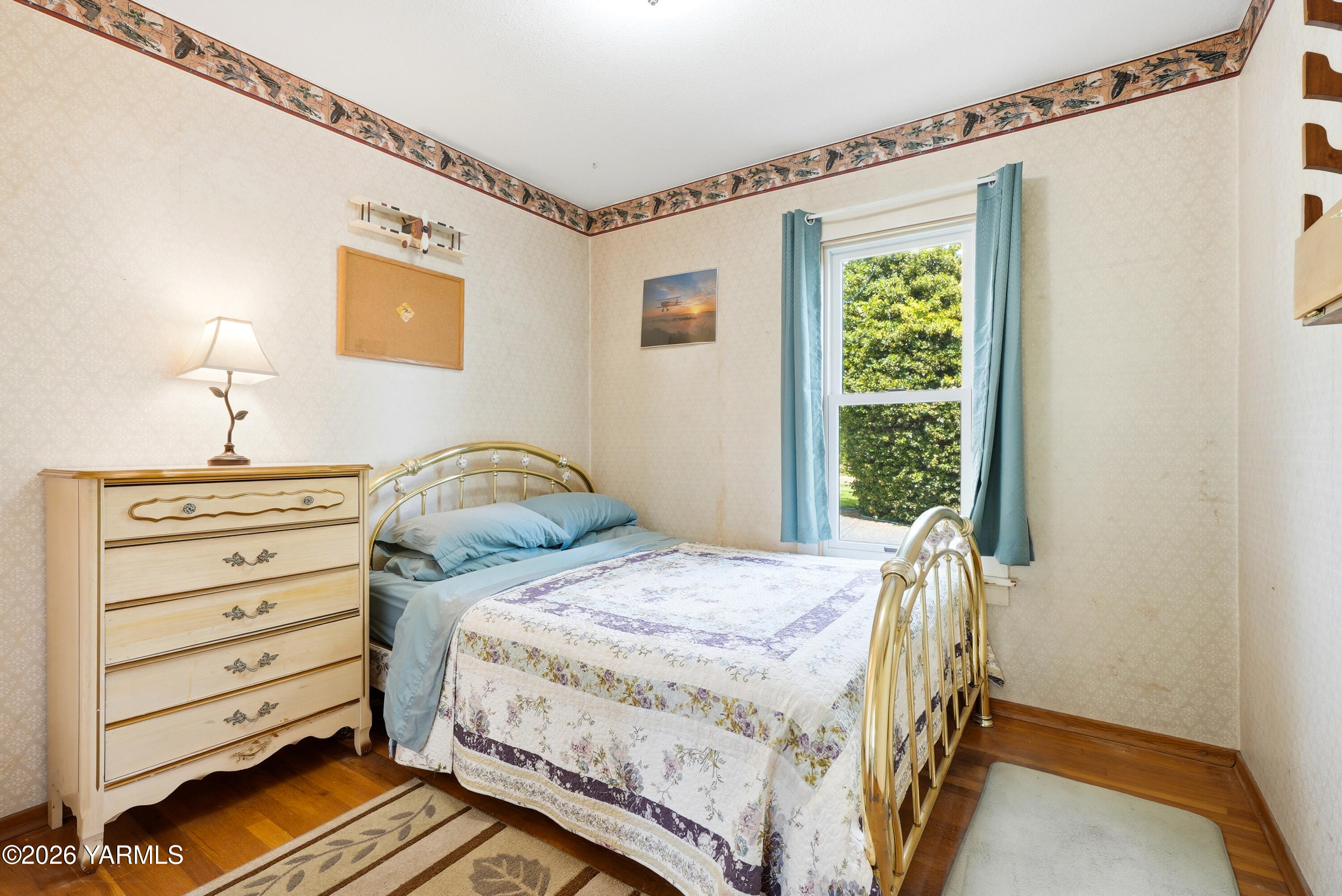 690 North Gleed Road Naches, WA 98937 - Photo 19 of 60 a bedroom with a bed and a window