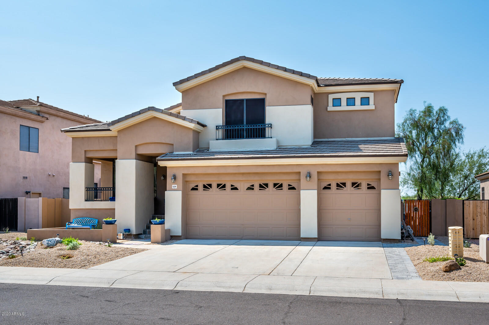 5209 East Hashknife Road Phoenix, AZ 85054 - Photo 3 of 45 01_5209EHashknifeRd1_mls