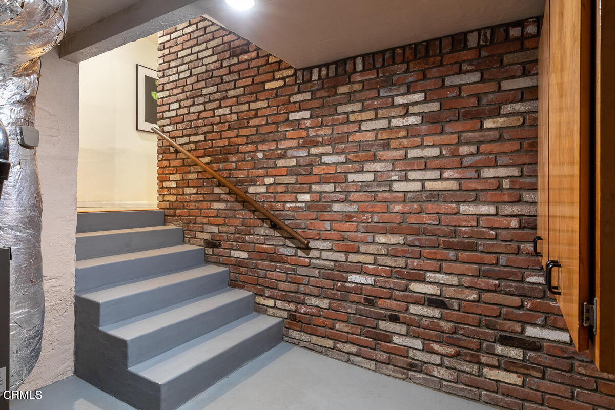 1659 Kaweah Drive Pasadena, CA 91105 - Photo 37 of 46 a view of entryway