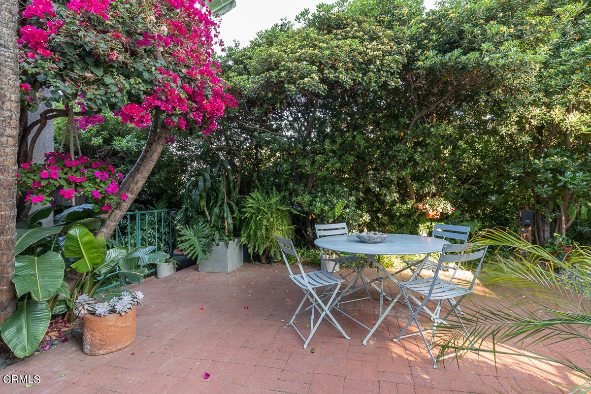 1659 Kaweah Drive Pasadena, CA 91105 - Photo 5 of 46 a view of a table and chairs in patio
