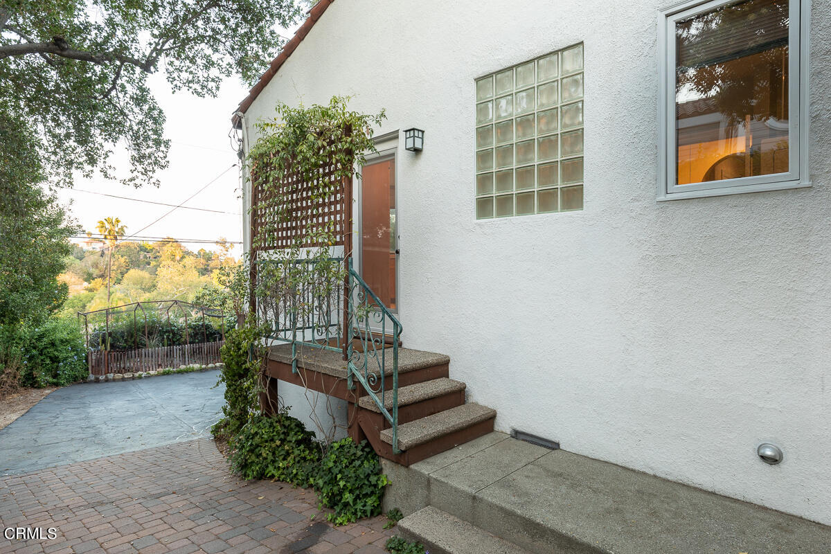 1659 Kaweah Drive Pasadena, CA 91105 - Photo 45 of 46 a view of outdoor space with seating area