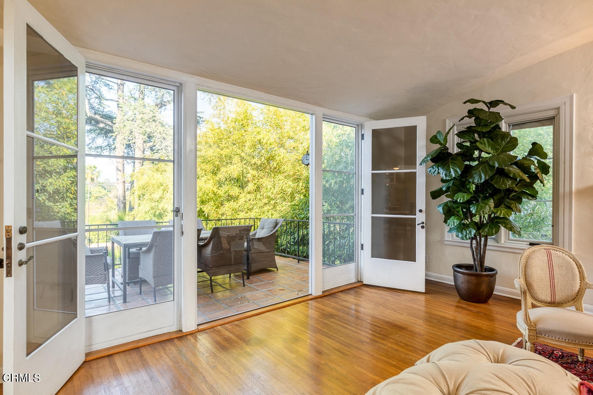 1659 Kaweah Drive Pasadena, CA 91105 - Photo 10 of 46 a living room with furniture and a potted plant