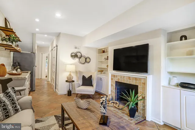 $1,295,000 | 745 10th Street Southeast, Washington, DC 20003