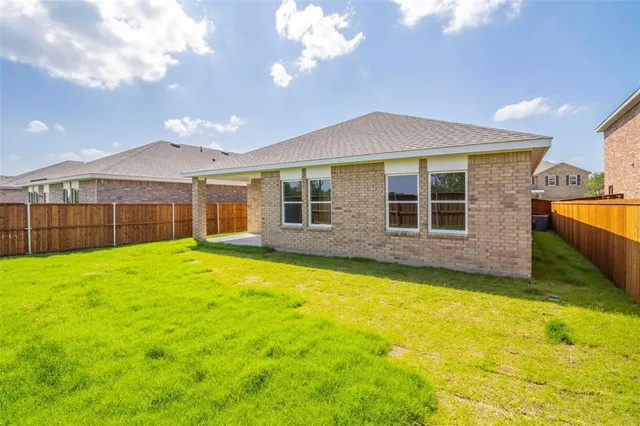 a view of a house with backyard and porch