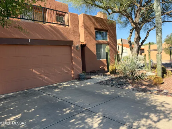 $1,900 | 3777 North Camino Leamaria, Tucson, AZ 85716