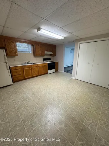 a view of a livingroom with furniture