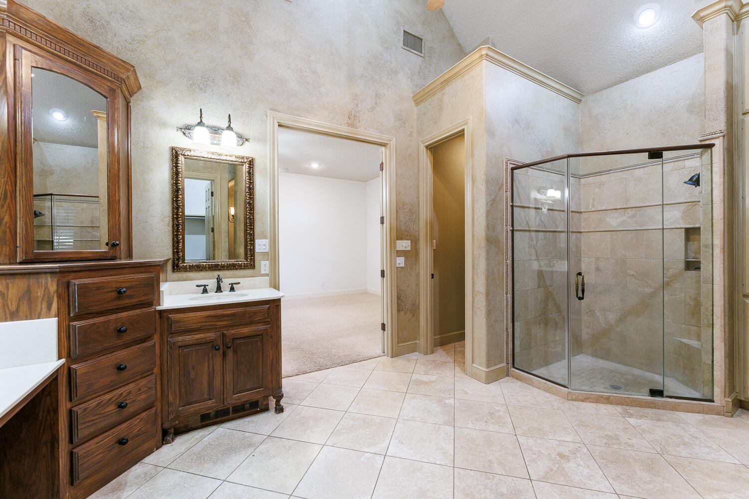 9809 Topeka Avenue Lubbock, TX 79424 - Photo 55 of 87 Primary Bath