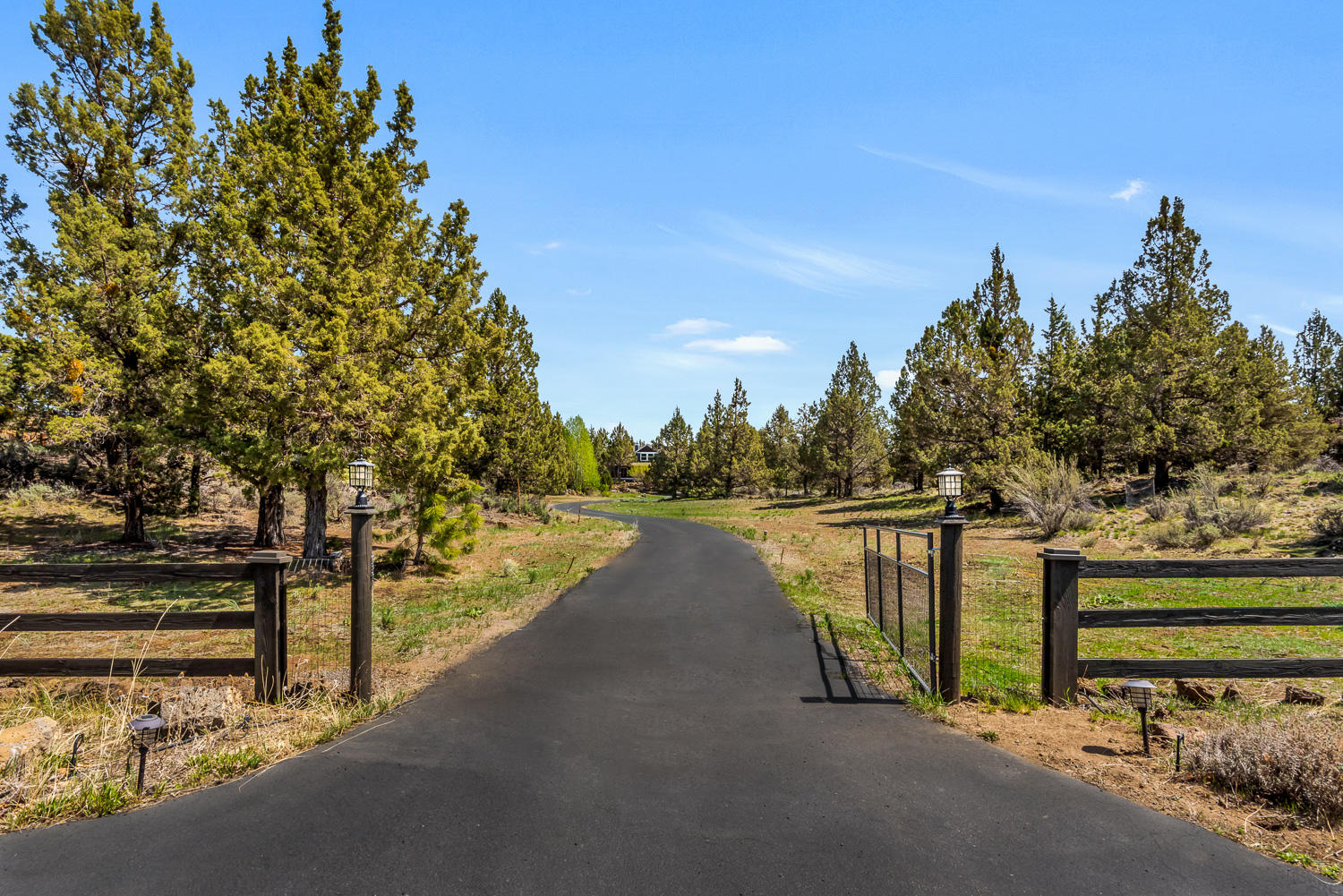 63410 Overtree Road Bend, OR 97701 - Photo 2 of 52 2