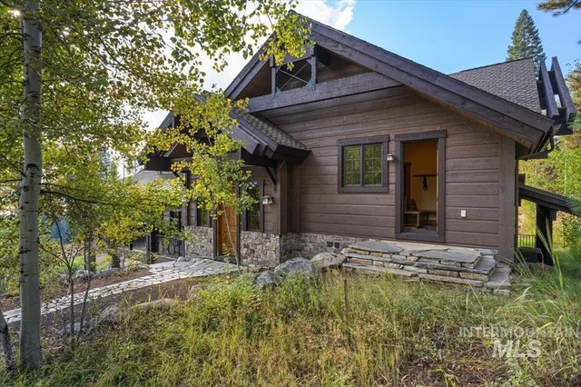 $2,995,000 | 516 White Water Drive, Donnelly, ID 83615