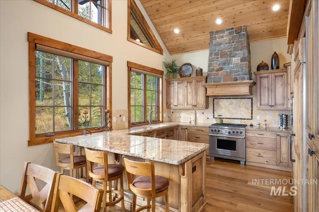 $2,995,000 | 516 White Water Drive, Donnelly, ID 83615