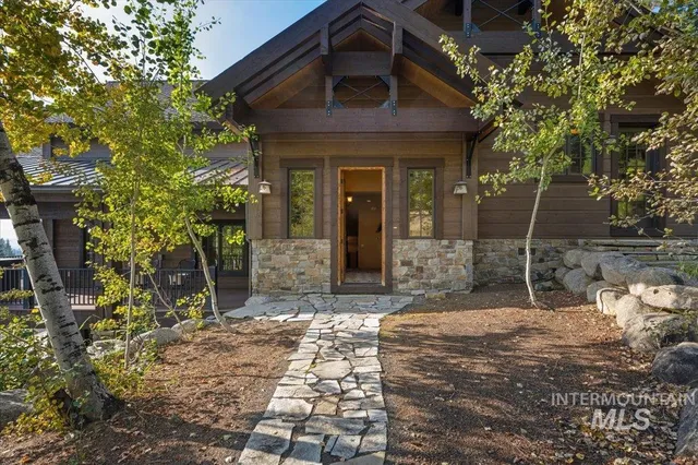 $2,995,000 | 516 White Water Drive, Donnelly, ID 83615