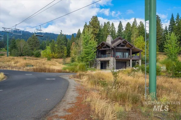 $2,995,000 | 516 White Water Drive, Donnelly, ID 83615